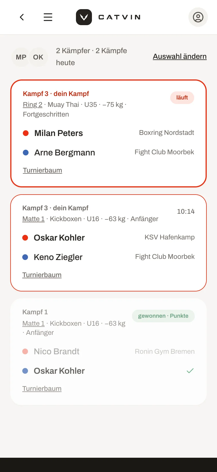 Die Catvin-App auf einem zweiten Handy: die Liste der verfolgten Kämpfer mit dem laufenden und den nächsten Kämpfen.
